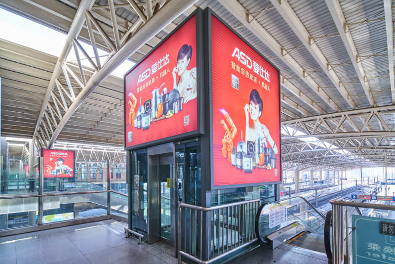 南昌站候车层进站直梯灯箱广告报价