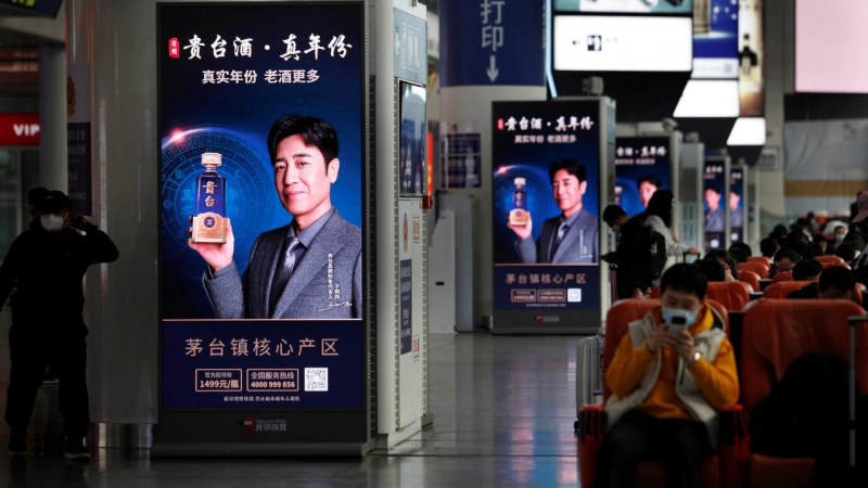 济南西站候车室独立刷屏广告