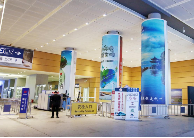 出站口包柱灯箱广告