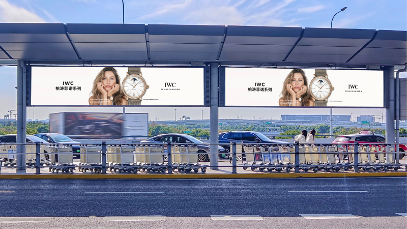 上海虹桥国际机场T2出发户外高空看板套装