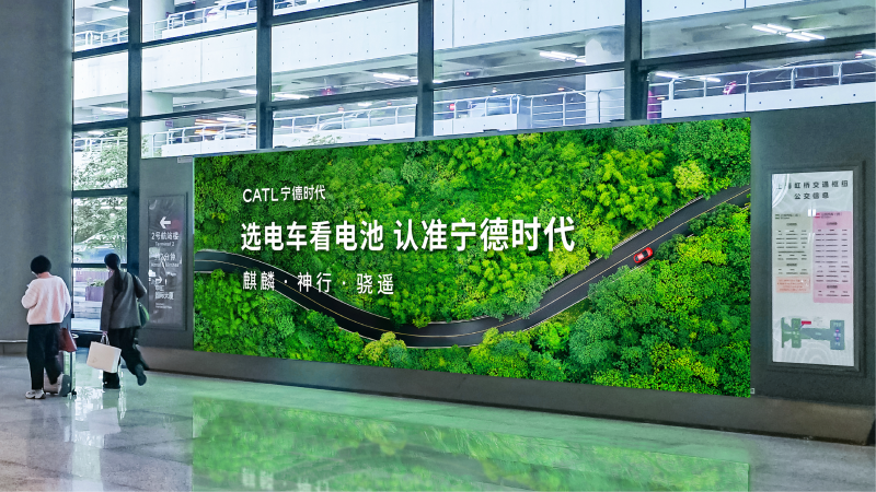 上海虹桥国际机场T2地铁出入口落地LED套装